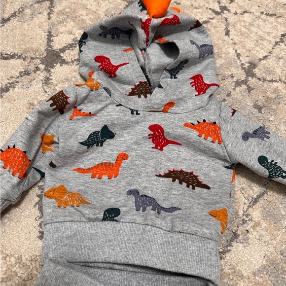Baby boy dinosaur print tracksuit 🦖 - Picture 3 of 5